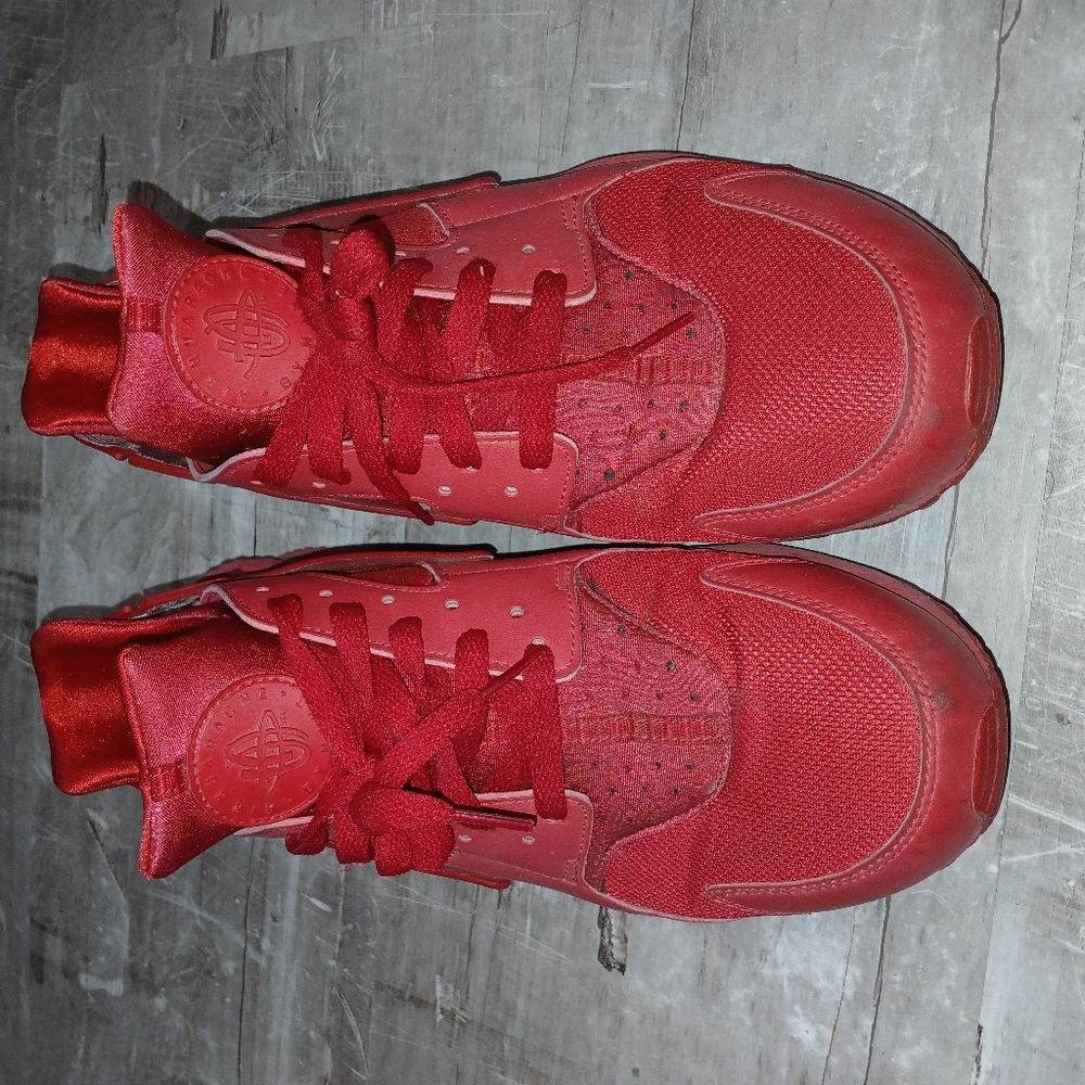 Mens Nike huarache sneakers size 12 red used